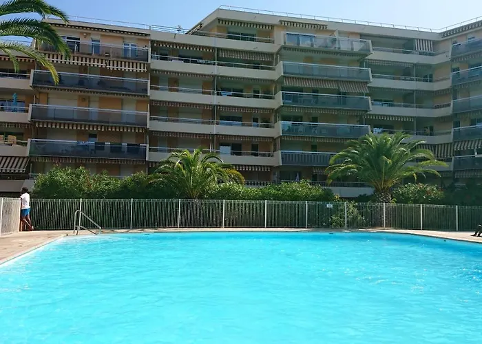 Frejus Plage, Appartement Entier , Piscine,Parking,Plage A 200M