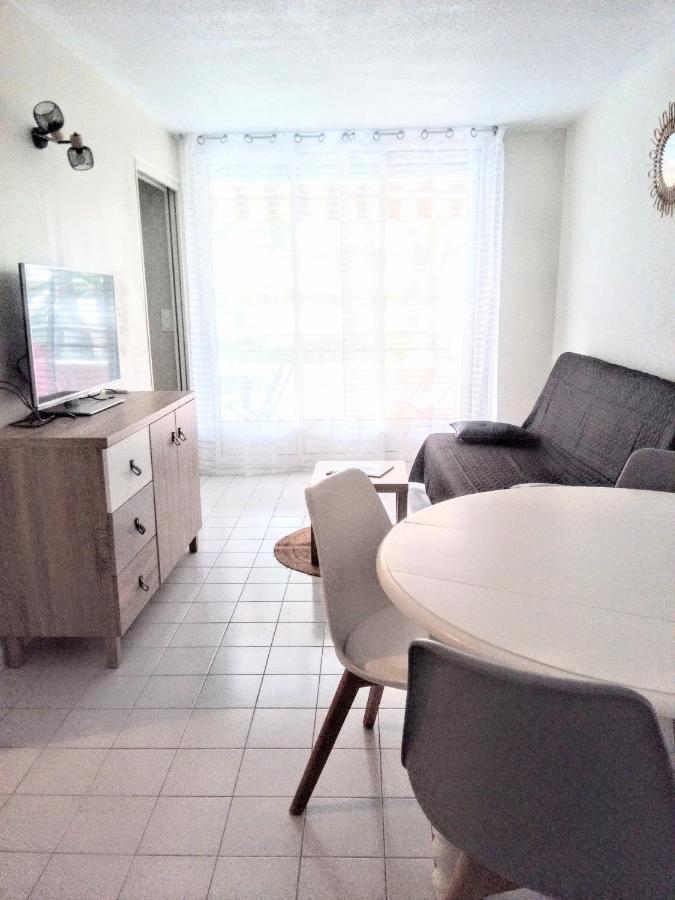 Apartment Plage, Entier , Piscine,parking,plage A 200m Frejus