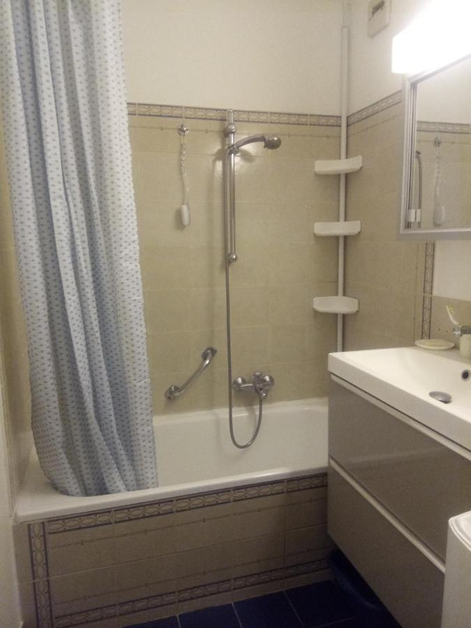 Apartment Plage, Entier , Piscine,parking,plage A 200m Frejus